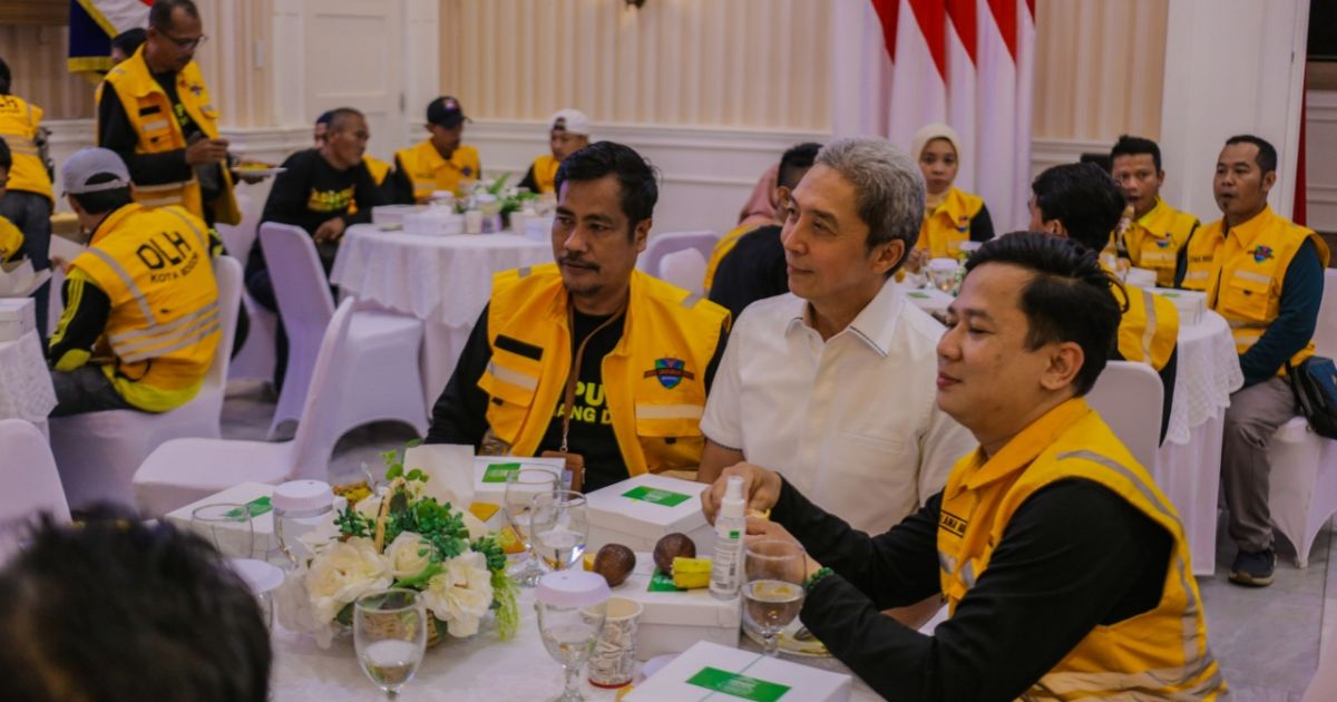 Apresiasi Pahlawan Kebersihan, Dedie Rachim Jamu Ratusan Pasukan Kuning