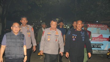 Tragedi Tumpukan Sampah Raksasa: Brimob Kerahkan Pasukan Evakuasi Korban di Bantargebang