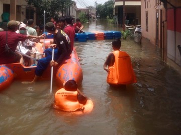 Tragedi Banjir Dahsyat Periuk: Ketinggian Air Capai 5,5 Meter, Warga Tangerang Terpaksa Mengungsi Massal