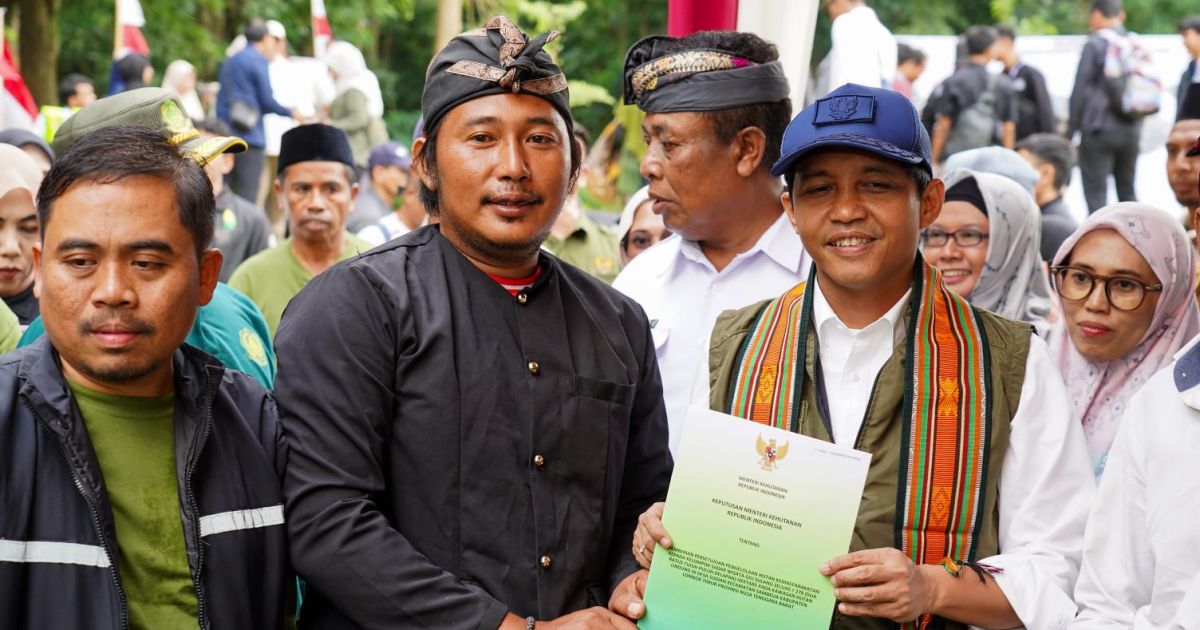Menhut Serahkan SK Perhutanan Sosial di NTB Untuk Perkuat Akses Kelola Hutan Bagi Kesejahteraan Masyarakat