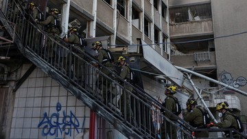 Kota Haifa kembali dihujani rudal-rudal Iran. (REUTERS/Florion Goga)