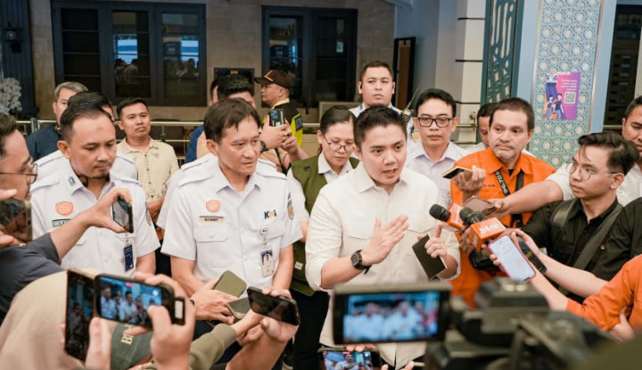 Janji Manis Kereta Rakyat: Seskab Teddy Pastikan Tiket Lebih Murah, Kualitas Layanan Meroket