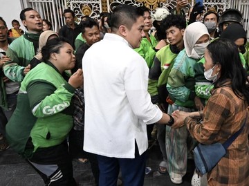 Momen Mesra Politik Lokal: Seskab Teddy Mendampingi Bobby Nasution Takbiran Keliling di Jantung Kota Medan