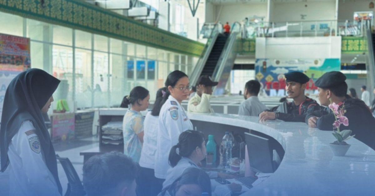 Siaga Penuh dan Humanis, Gegana Brimob Sumut Amankan Arus Balik di Terminal Amplas