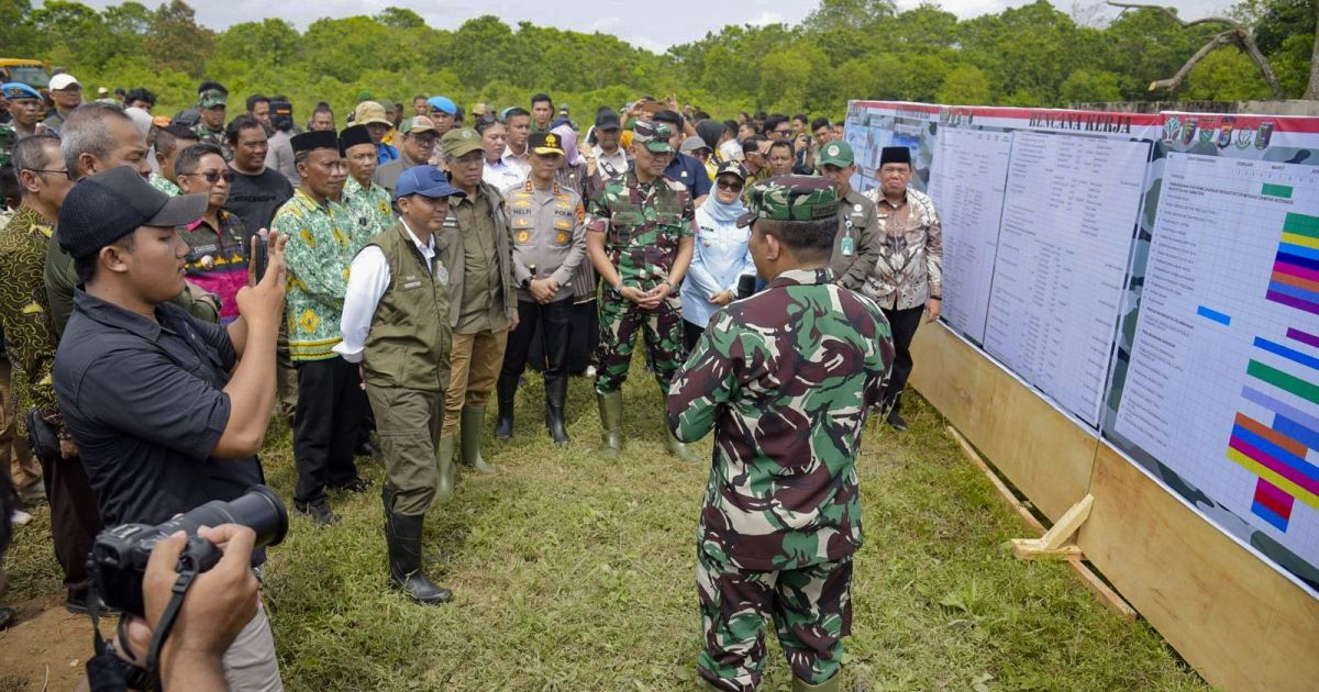 Menhut Raja Juli Antoni menggelar acara silaturahmi Idulfitri dengan para Kades dari desa penyangga Taman Nasional Way Kambas Lampung. foto: Kemenhut