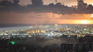 Foto: Kondisi Beirut selatan yang sempat diserang Israel beberapa saat lalu (REUTERS/Amr Abdallah Dalsh)