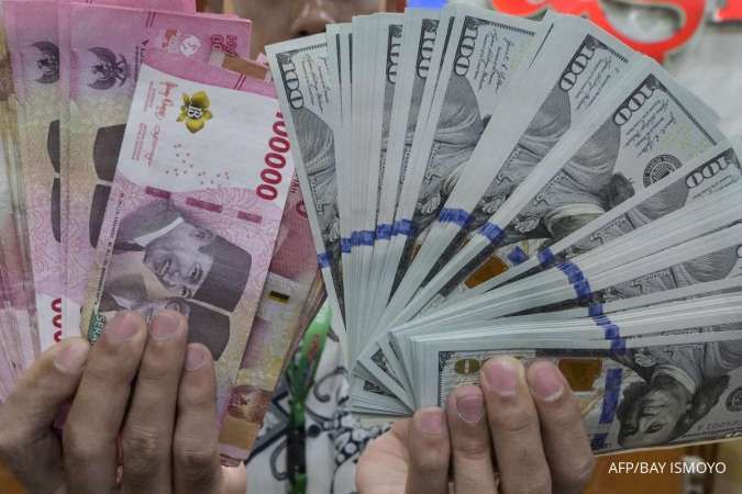 ILUSTRASI. Nilai tukar rupiah terhadap dolar AS. (AFP/BAY ISMOYO)