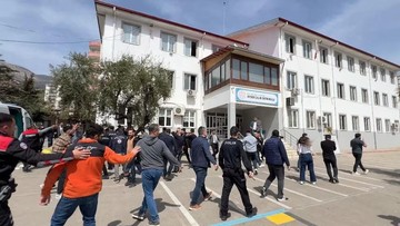 Tragedi Penembakan Sekolah di Turki: Pentingnya Deteksi Dini Kesehatan Mental dan Keamanan Ketat bagi Pelajar