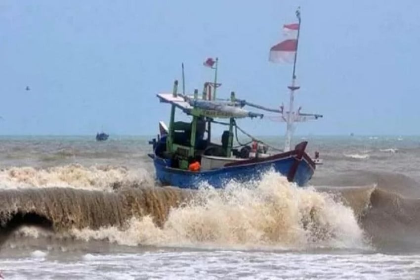 Ancaman Gelombang Tinggi 4 Meter di Perairan Indonesia: BMKG Rilis Peringatan Dini hingga April 2026