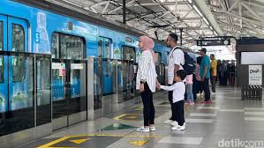 Warga Jakarta Berkesempatan Naik Transportasi Publik Gratis Dalam Rangka Hari Transportasi Nasional
