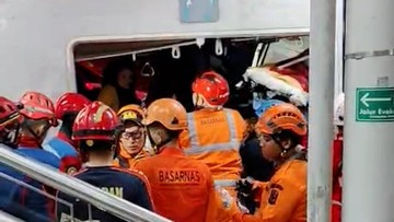 Evakuasi Darurat di Stasiun Bekasi: Dampak Kecelakaan KA Jarak Jauh dan KRL Commuter Line