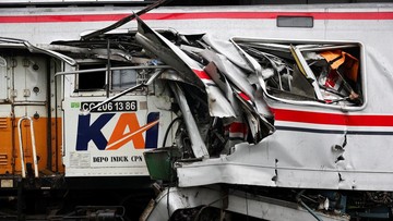 Kisah Pilu Penumpang Selamat Tabrakan Kereta di Bekasi: Nekat Lompat Jendela dan Pulang Sendiri Naik Ojek Online