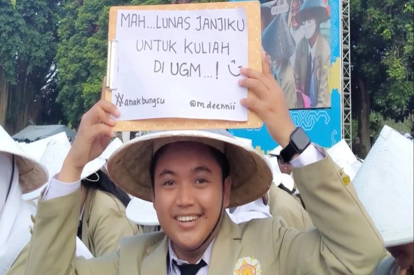 Inspiratif! Kisah Deni Maulana, Putra Pekerja Migran di Yordania yang Meraih Prestasi Akademik di UGM