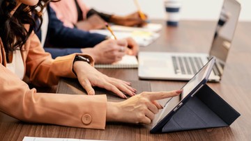 Kemnaker Batasi Fleksibilitas Outsourcing: Hanya Enam Sektor Utama yang Diizinkan