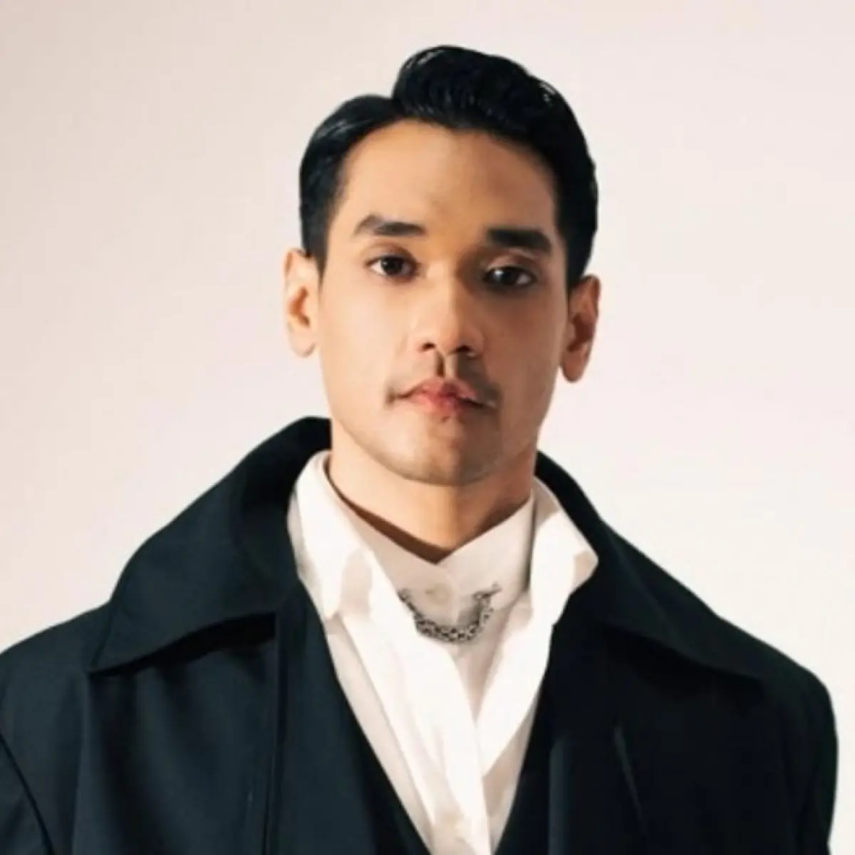 Afgan Syahreza Rilis Penampilan Baru Usai Lepas Kacamata Ikonis, Langkah Strategis Menuju Album Internasional