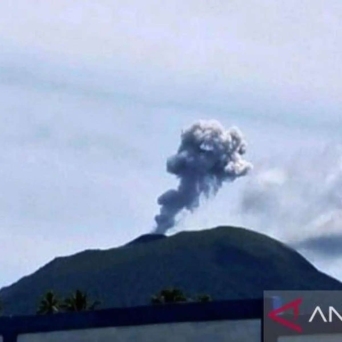 Erupsi Gunung Ibu di Halmahera Luncurkan Abu Vulkanik 800 Meter, PVMBG Pertahankan Status Waspada