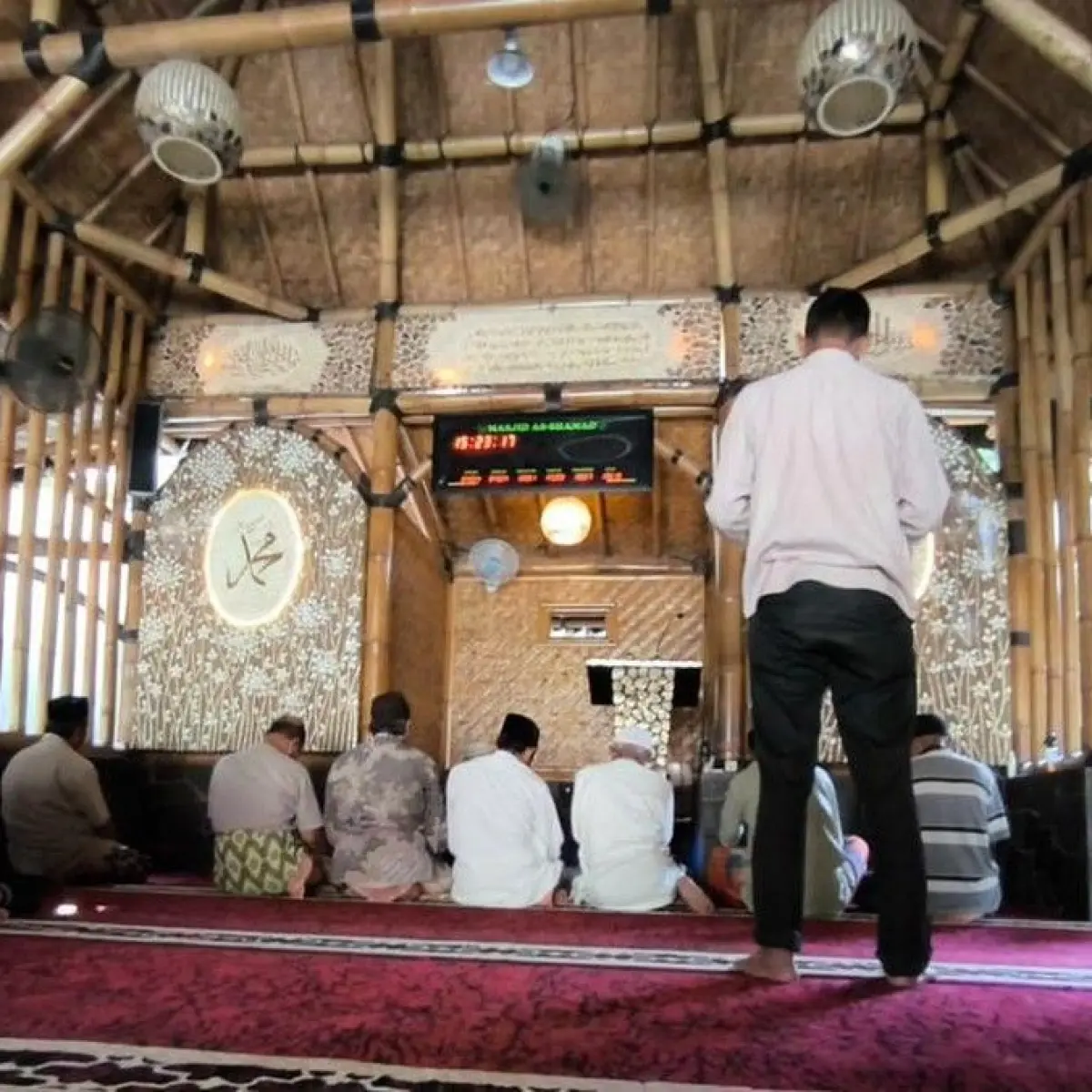 Panduan Waktu Salat Wajib Warga Cirebon Hari Minggu, 24 Mei 2026