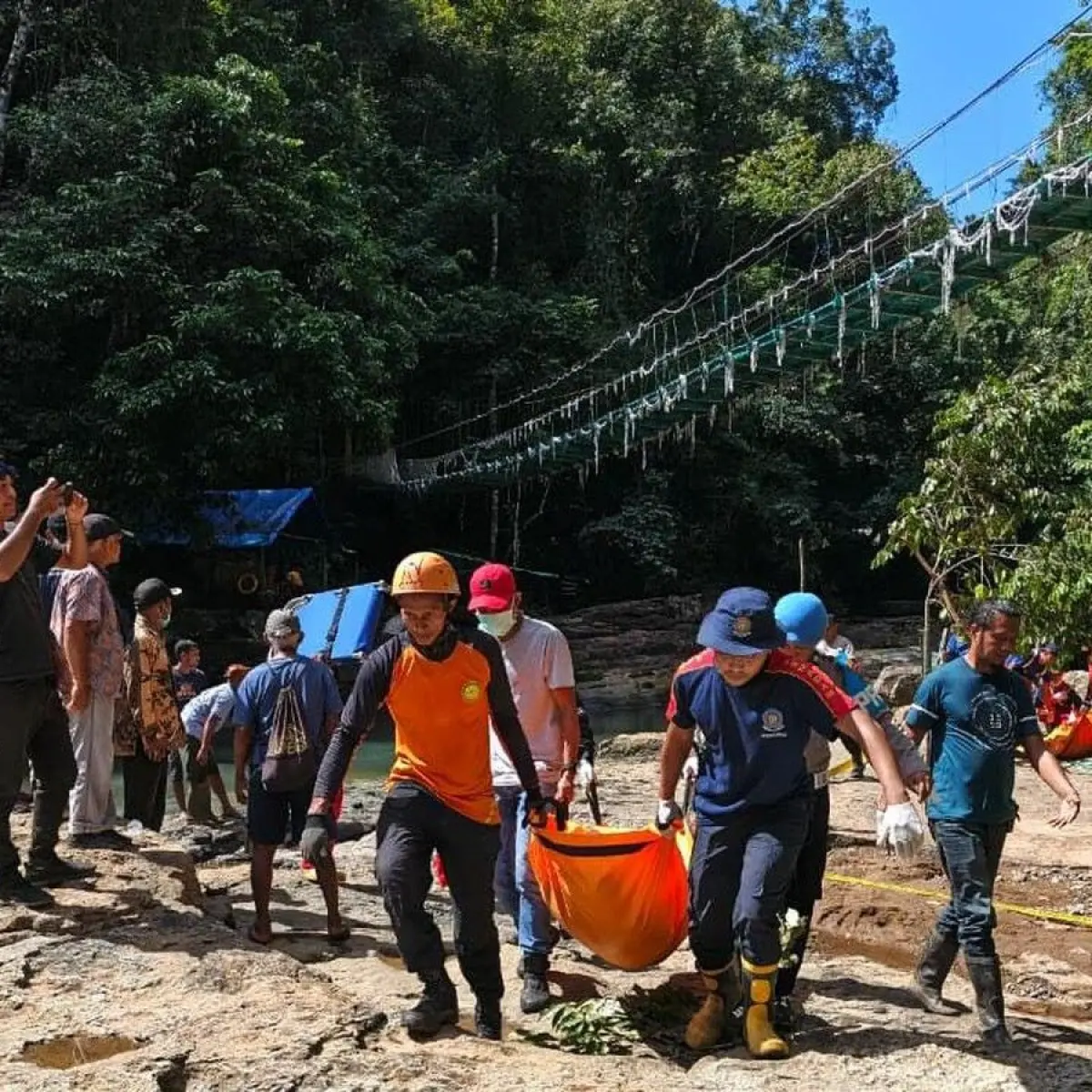 Tragedi Jembatan Gantung Cunca Wulang: Dua WN Austria Tewas Setelah Terpeleset di Ketinggian 20 Meter
