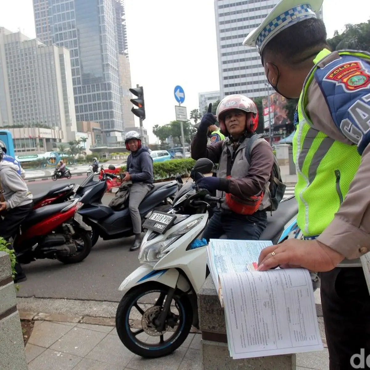 Kombinasi Tilang Elektronik dan Manual Digencarkan Korlantas Polri dalam Road Show Keselamatan Operasi Patuh 2026