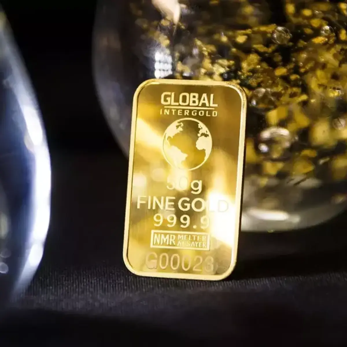 Harga Emas Global Anjlok ke Level Terendah Baru: Mengurai Tekanan Jual dan Implikasi Pasar