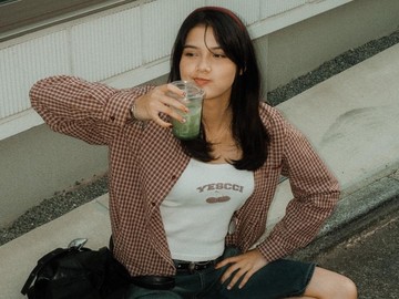 Menjelajah Kehangatan Tradisi Jepang: Momen Santai Callista Arum Menikmati Matcha Otentik