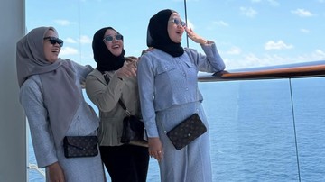Bawaan Praktis Pengasuh Anak Raffi Ahmad dan Nagita Slavina Saat Liburan Jadi Sorotan Warganet