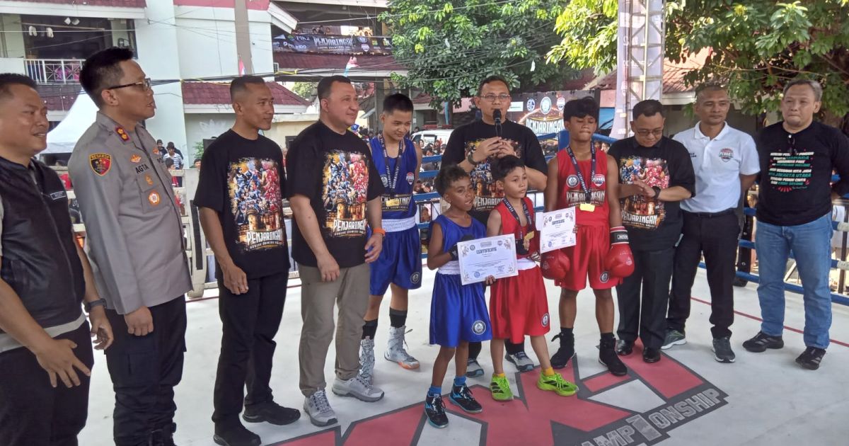 Forum Komunikasi Pimpinan Kota (Forkopimko) Jakarta Utara menggelar pertandingan tinju di Rusun Mawar, Penjaringan, Jakarta Utara, Minggu (28/6/2026) untuk mencegah tawuran. [Jakarta Hype]