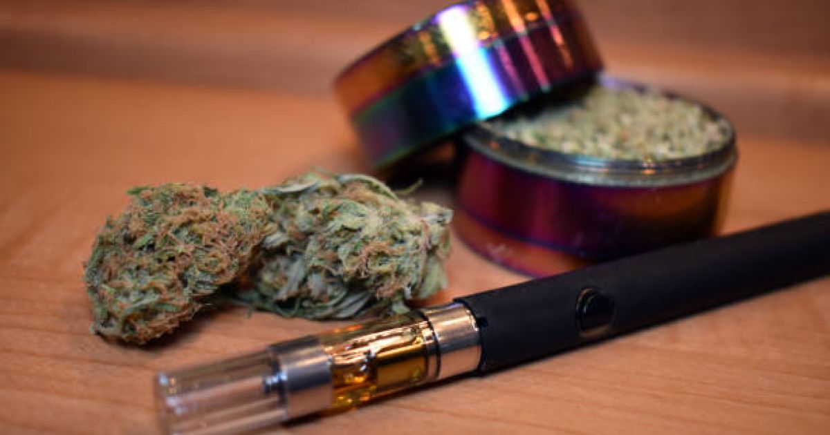 Polresta Bandara Soekarno-Hatta membongkar pabrik rumahan vape THC (ganja) di Bali, meringkus tiga WNA dan mengungkap potensi omzet Rp10 miliar per bulan. [Foto: ist]
