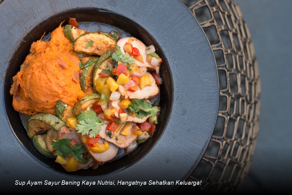 Sup Ayam Sayur Bening Kaya Nutrisi, Hangatnya Sehatkan Keluarga!