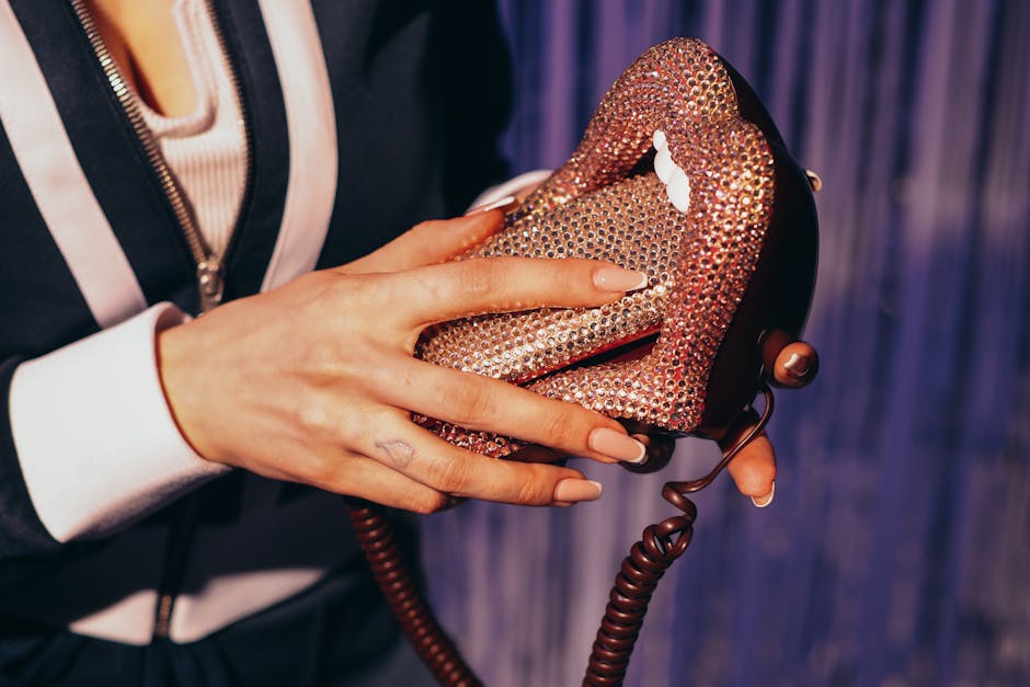 Sisi Gelap Popularitas: Realita Kesehatan Mental di Balik Gemerlap Panggung